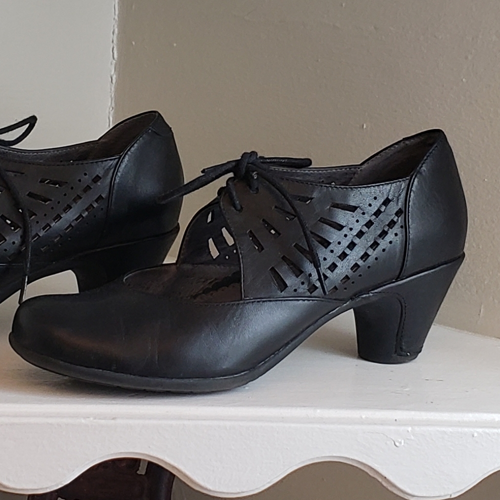 Anesha black shoes